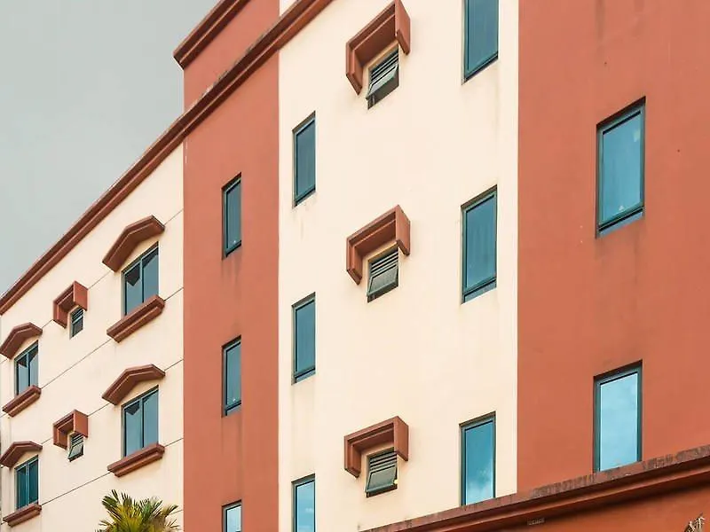 Отель Reddoorz At Geylang Сингапур 2*,