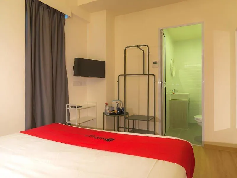 Отель Reddoorz At Geylang Сингапур