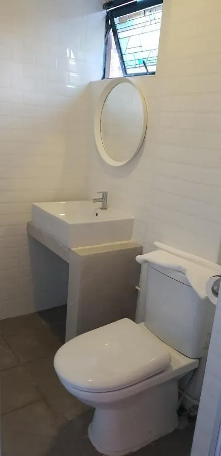 Отель Reddoorz At Geylang Сингапур