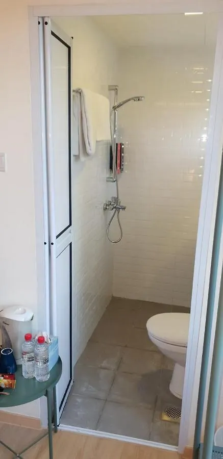 Отель Reddoorz At Geylang Сингапур