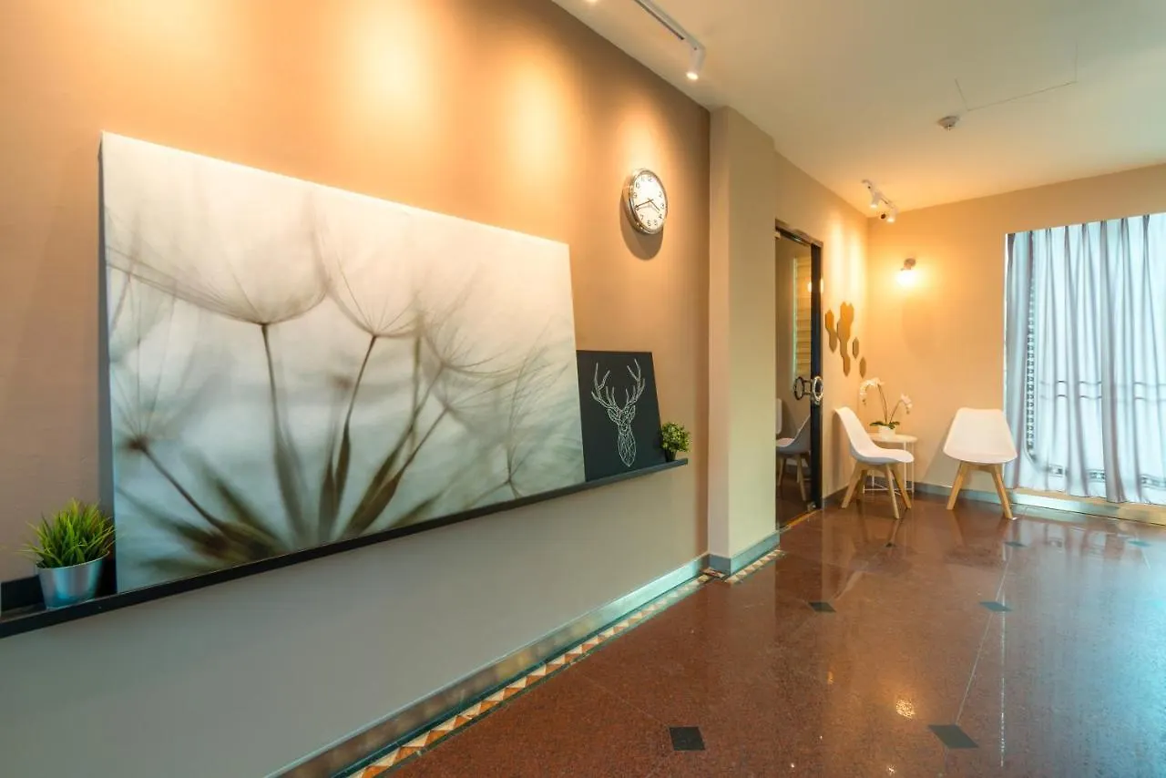Отель Reddoorz At Geylang Сингапур Сингапур