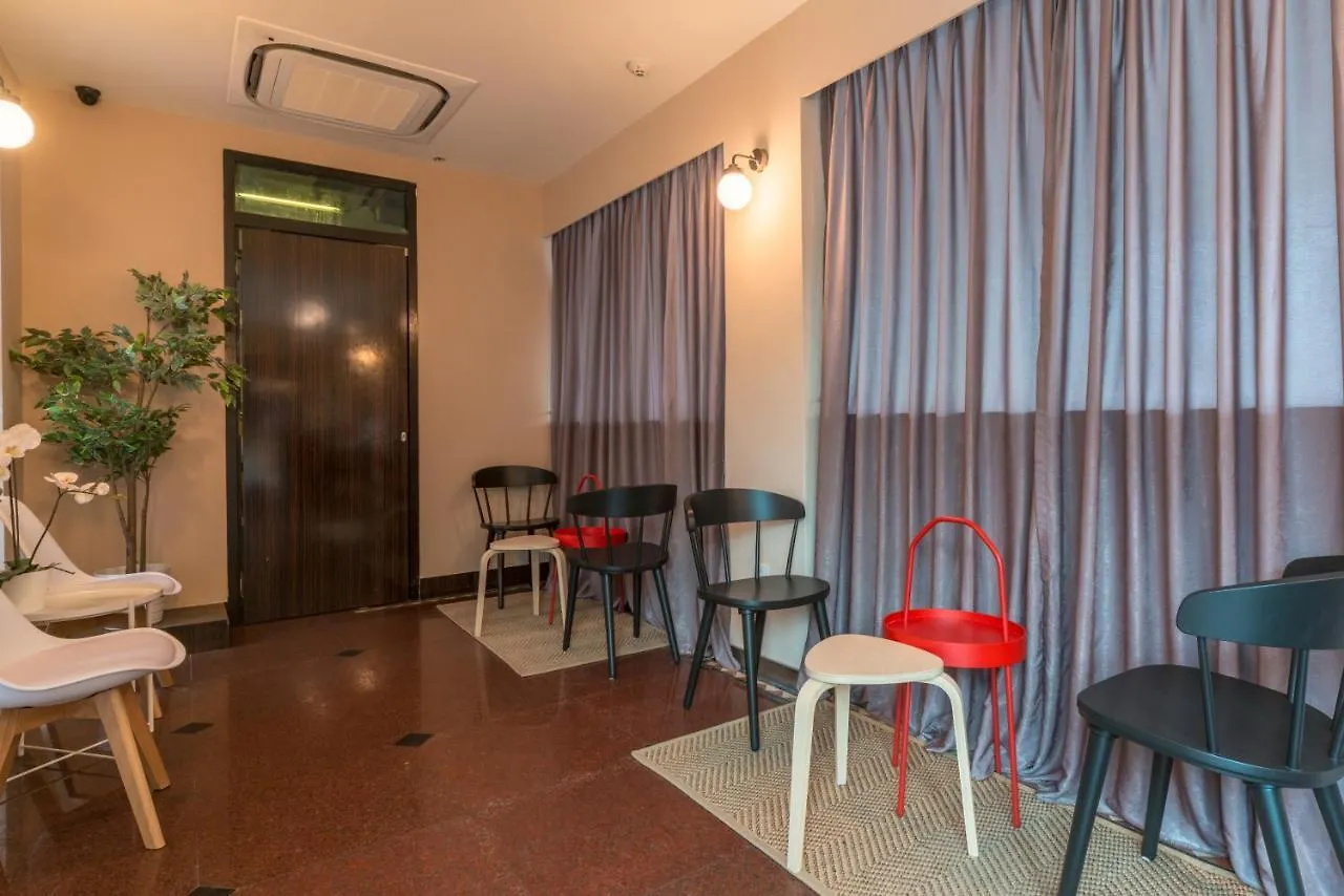 Отель Reddoorz At Geylang Сингапур